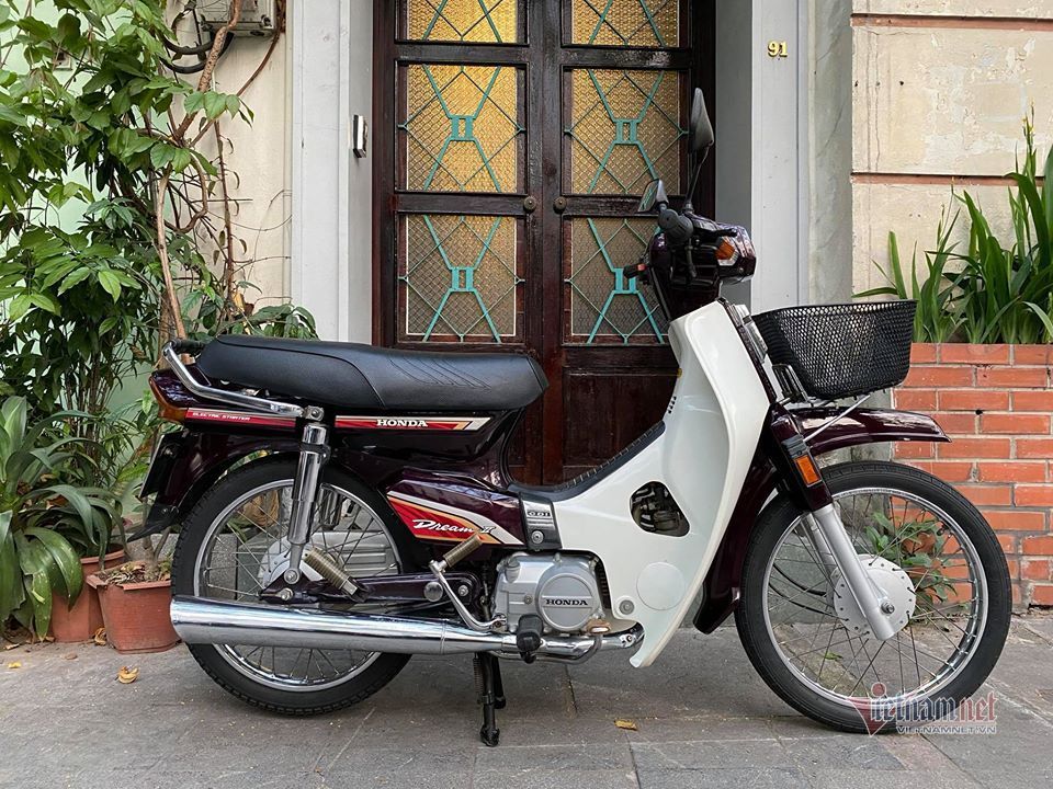 Xe máy Honda Dream II độ hơn 200 triệu tại Lâm Đồng
